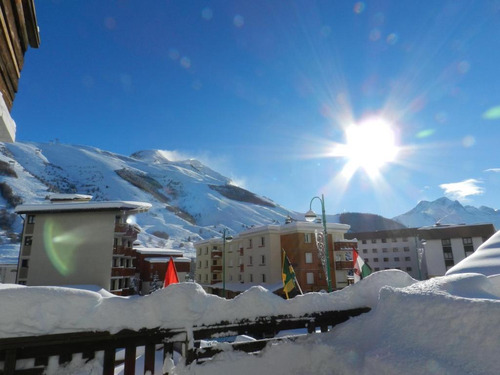 Hotel Le Cairn Les Deux Alpes Exteriör bild